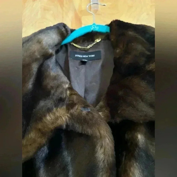 Jones New York Faux Fur Coat Size XL EUC - Picture 6 of 15